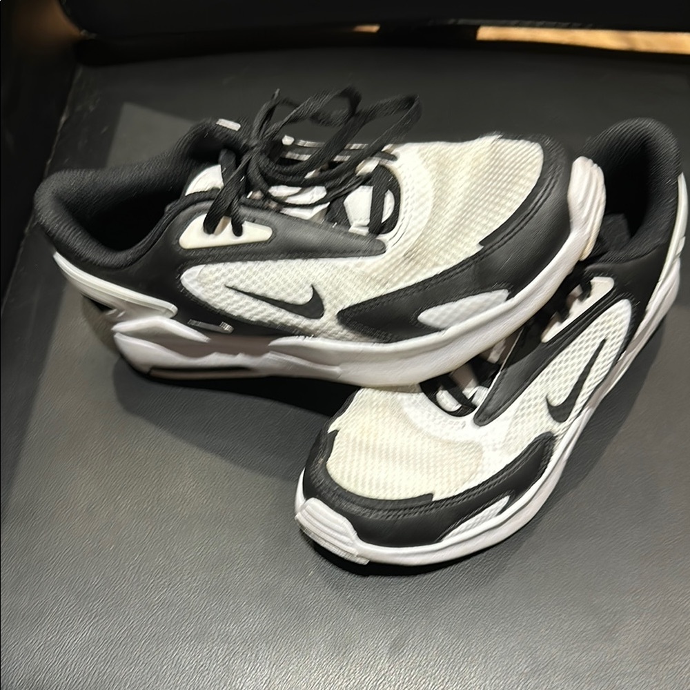 Nike Kids Airmax Black and White Sneakers